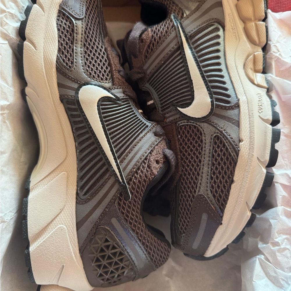 Nike Men's Brown and Cream Running Shoes
